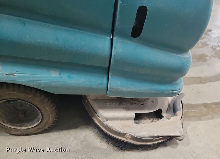 image for item DN3558 Tennant 5680 floor scrubber