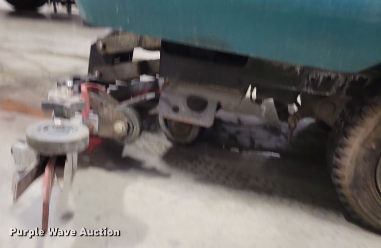 image for item DN3558 Tennant 5680 floor scrubber