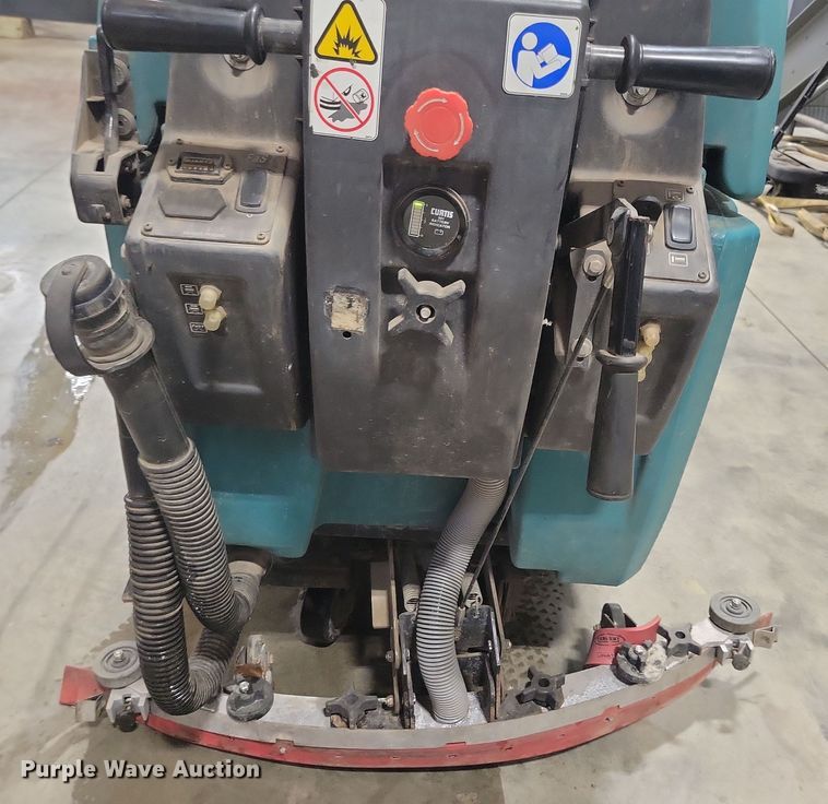 image for item DN3558 Tennant 5680 floor scrubber