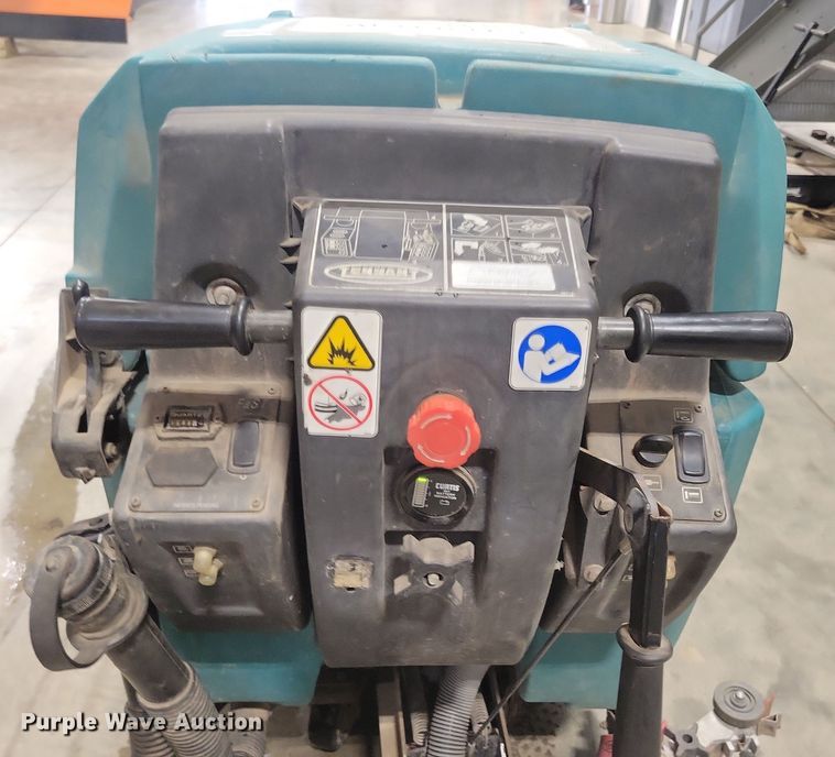 image for item DN3558 Tennant 5680 floor scrubber