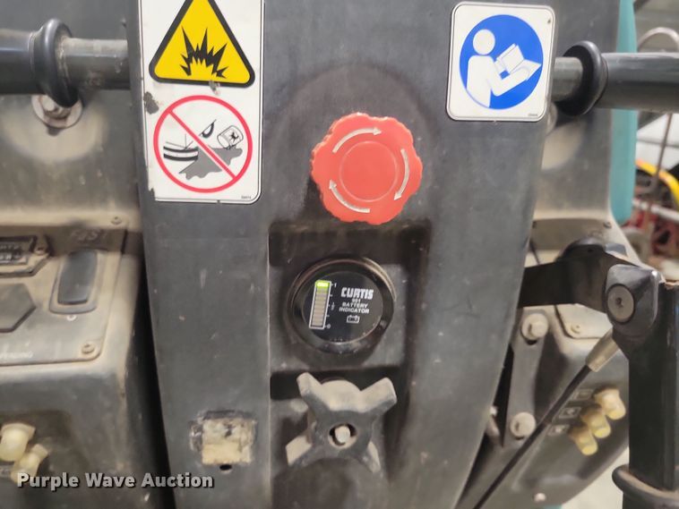 image for item DN3558 Tennant 5680 floor scrubber