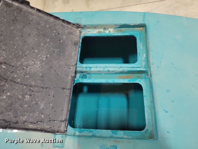 image for item DN3558 Tennant 5680 floor scrubber