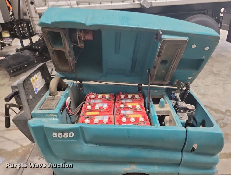 image for item DN3558 Tennant 5680 floor scrubber