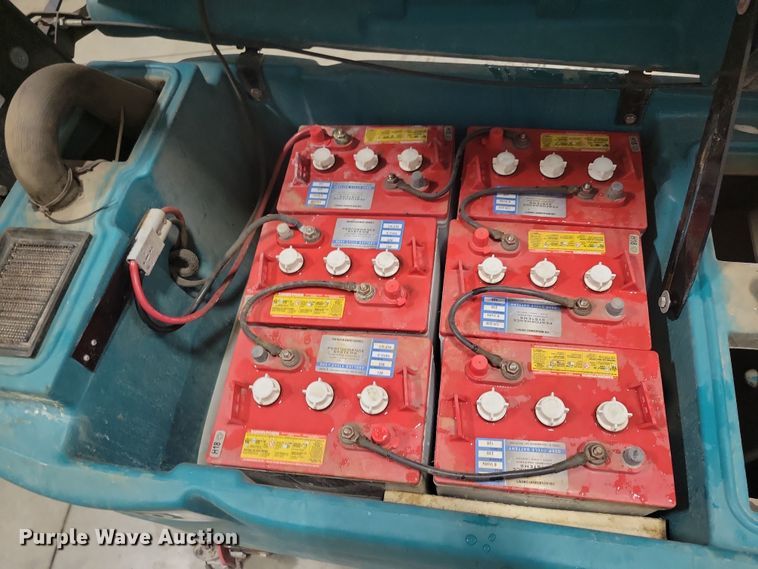 image for item DN3558 Tennant 5680 floor scrubber