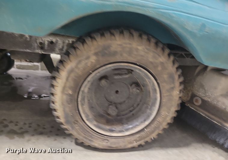 image for item DN3558 Tennant 5680 floor scrubber