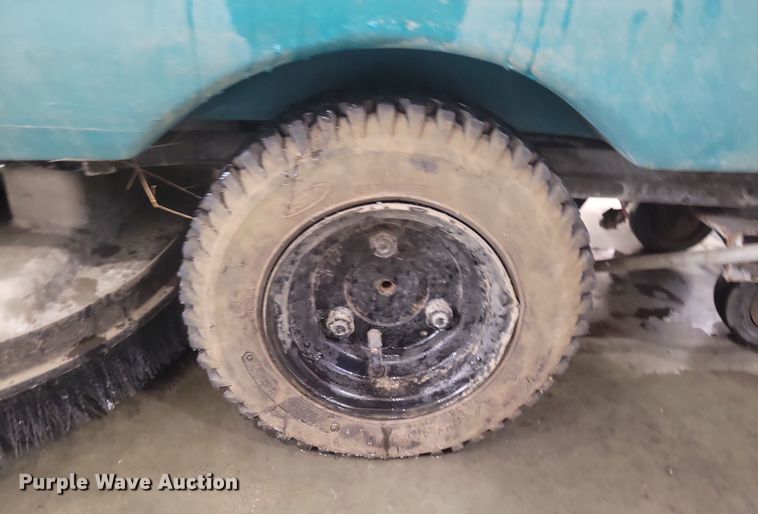 image for item DN3558 Tennant 5680 floor scrubber