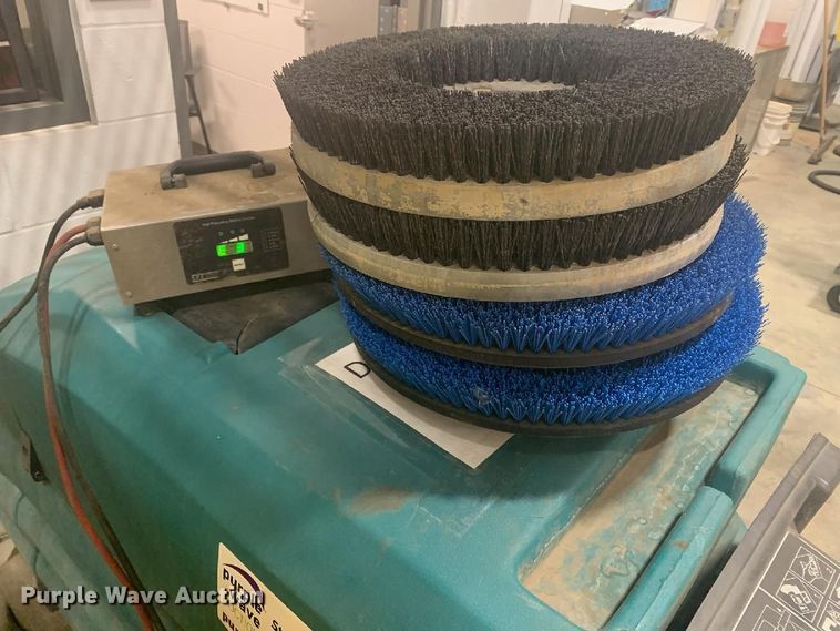 image for item DN3558 Tennant 5680 floor scrubber