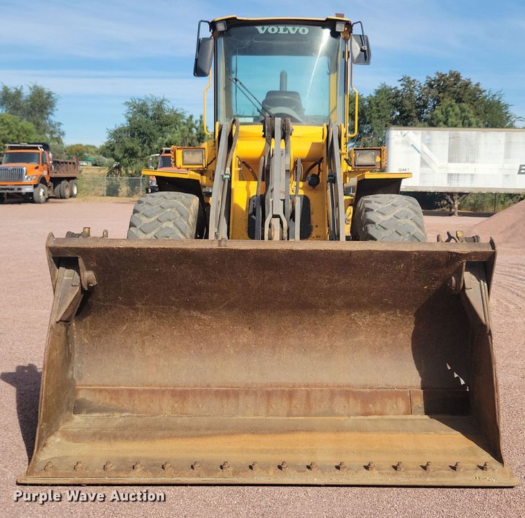 image for item DN3574 2002 Volvo L70D wheel loader