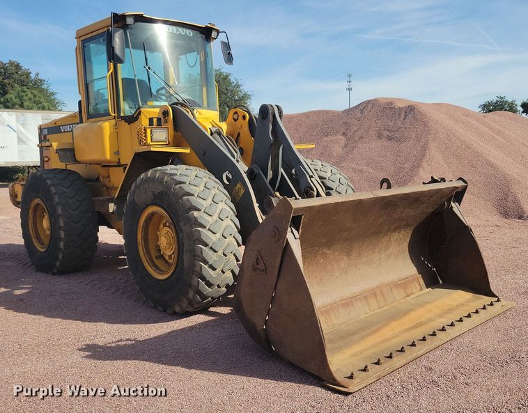 image for item DN3574 2002 Volvo L70D wheel loader