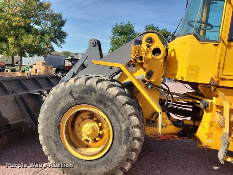 image for item DN3574 2002 Volvo L70D wheel loader