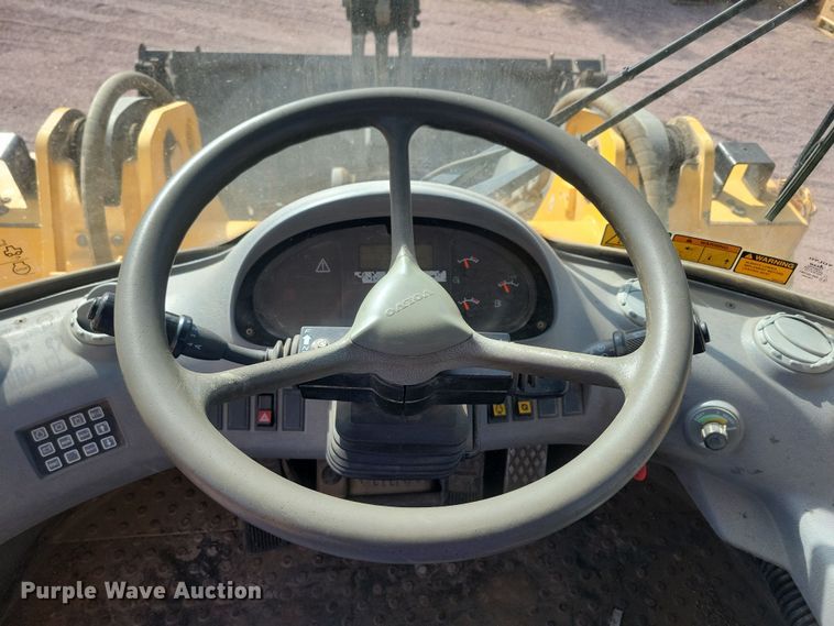 image for item DN3574 2002 Volvo L70D wheel loader