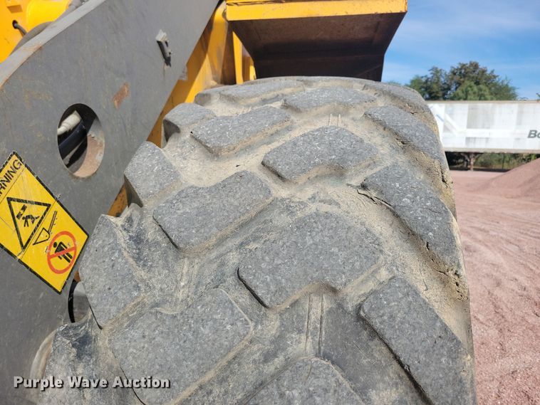 image for item DN3574 2002 Volvo L70D wheel loader