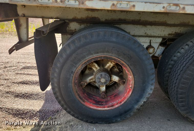 image for item DN3575 1979 Fruehauf FBZ9-F2-40 dry van trailer