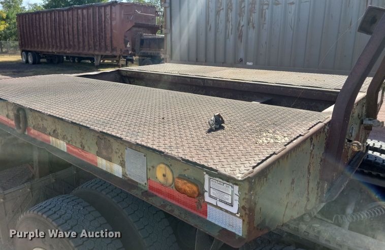 image for item DN3577 1976 Rogers T35L16-58-15 drop deck trailer