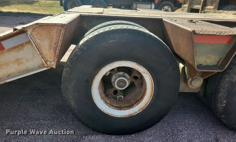 image for item DN3577 1976 Rogers T35L16-58-15 drop deck trailer