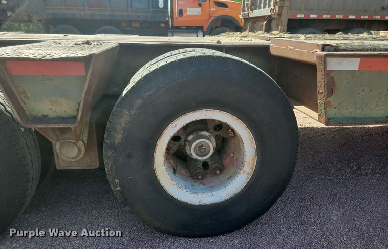 image for item DN3577 1976 Rogers T35L16-58-15 drop deck trailer