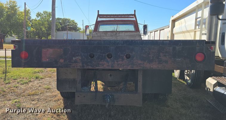 image for item DO5480 1984 Ford F700 flatbed truck