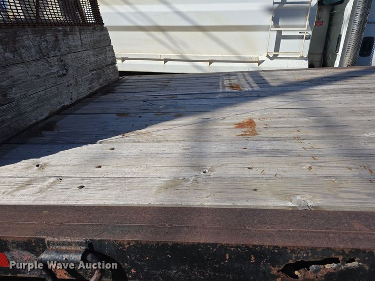 image for item DO5480 1984 Ford F700 flatbed truck