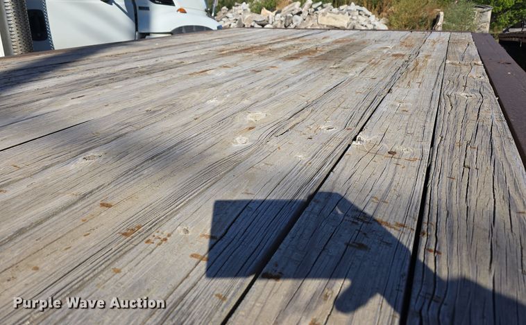 image for item DO5480 1984 Ford F700 flatbed truck