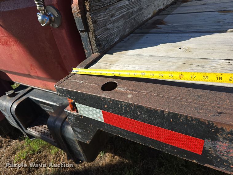 image for item DO5480 1984 Ford F700 flatbed truck