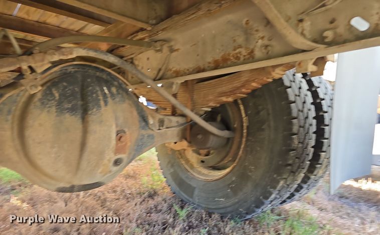 image for item DO5480 1984 Ford F700 flatbed truck