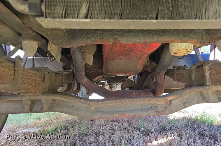 image for item DO5480 1984 Ford F700 flatbed truck