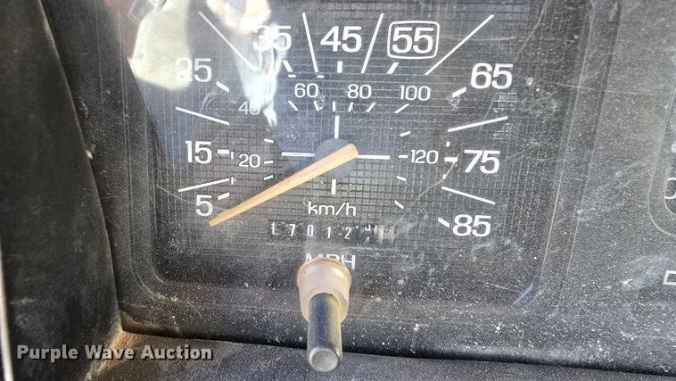 image for item DO5480 1984 Ford F700 flatbed truck