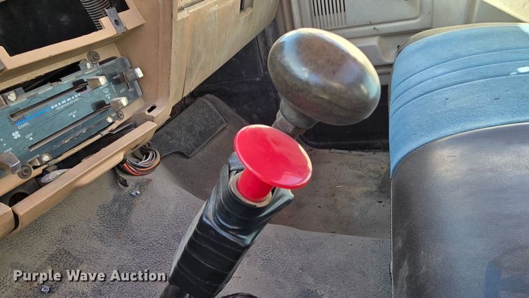 image for item DO5480 1984 Ford F700 flatbed truck