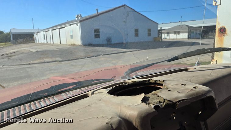 image for item DO5480 1984 Ford F700 flatbed truck