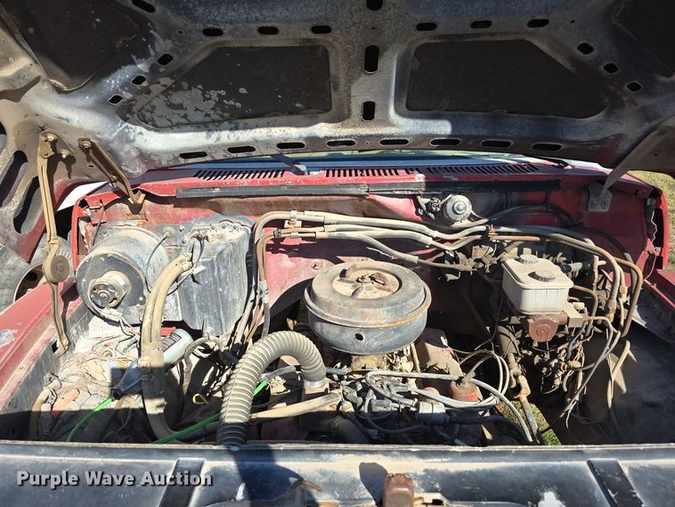 image for item DO5480 1984 Ford F700 flatbed truck