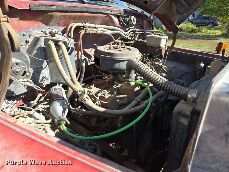 image for item DO5480 1984 Ford F700 flatbed truck