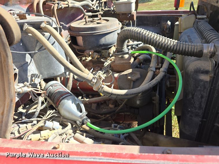 image for item DO5480 1984 Ford F700 flatbed truck