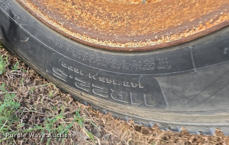 image for item DO5480 1984 Ford F700 flatbed truck