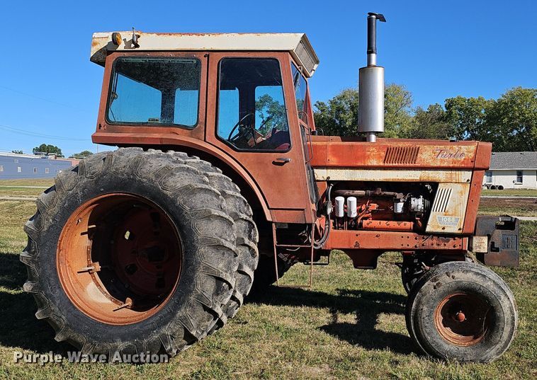 image for item DO5486 1973 International Harvester Farmall 1066 tractor