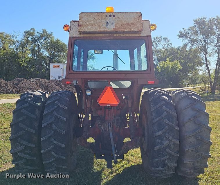 image for item DO5486 1973 International Harvester Farmall 1066 tractor