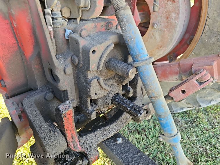 image for item DO5486 1973 International Harvester Farmall 1066 tractor