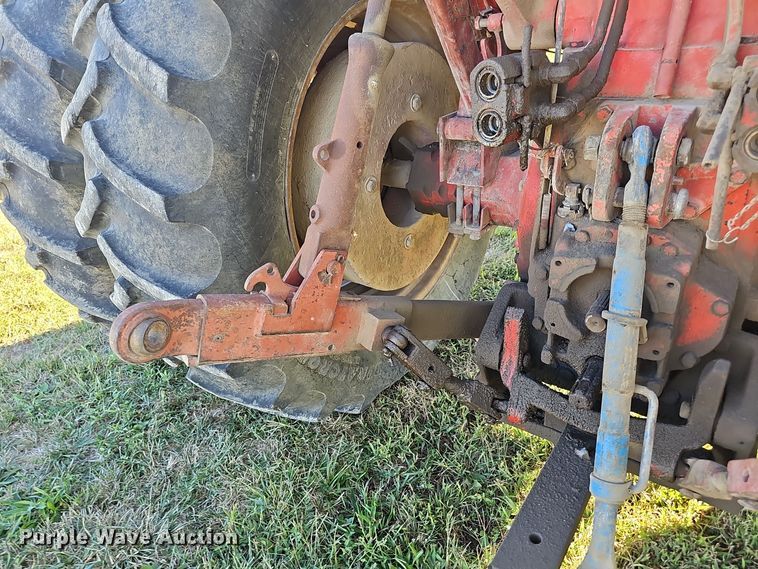 image for item DO5486 1973 International Harvester Farmall 1066 tractor