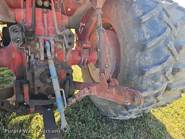 image for item DO5486 1973 International Harvester Farmall 1066 tractor