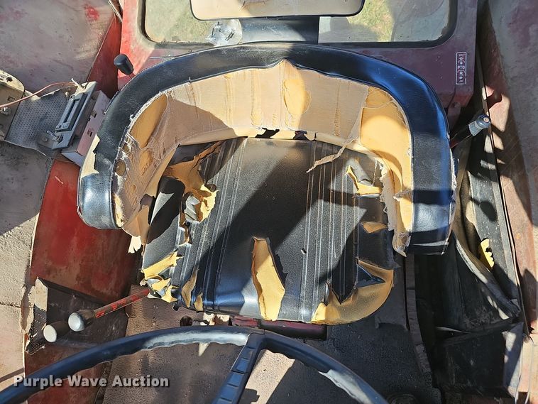 image for item DO5486 1973 International Harvester Farmall 1066 tractor