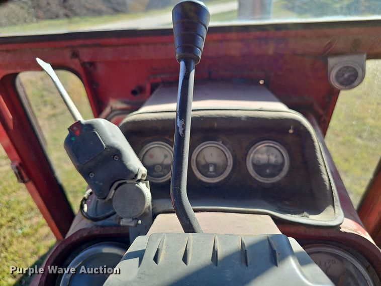 image for item DO5486 1973 International Harvester Farmall 1066 tractor