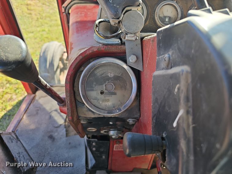 image for item DO5486 1973 International Harvester Farmall 1066 tractor