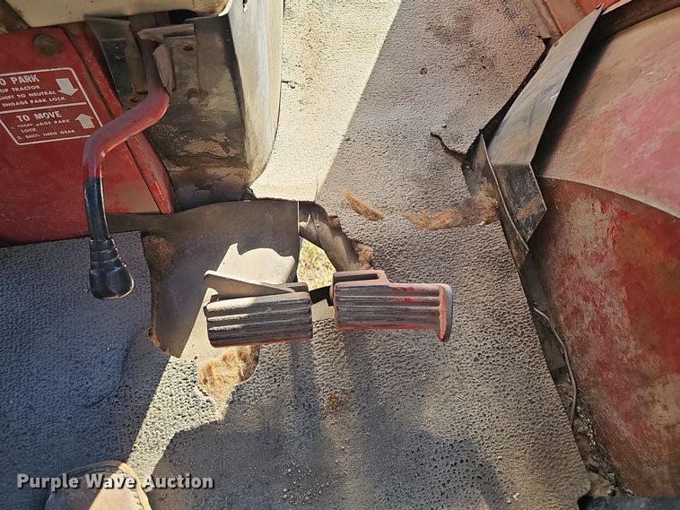 image for item DO5486 1973 International Harvester Farmall 1066 tractor