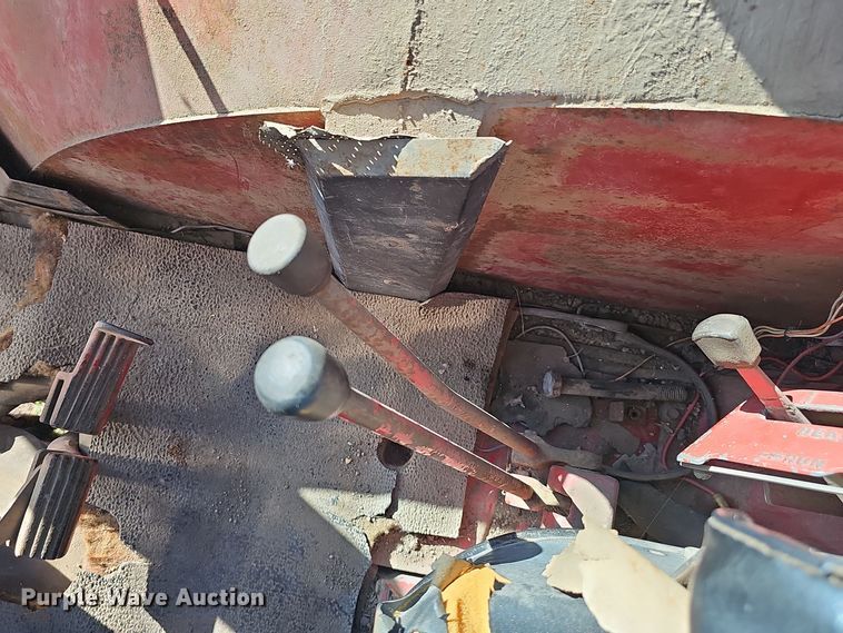 image for item DO5486 1973 International Harvester Farmall 1066 tractor