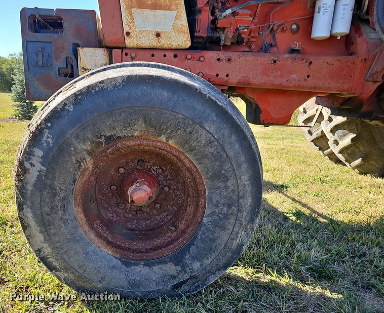 image for item DO5486 1973 International Harvester Farmall 1066 tractor