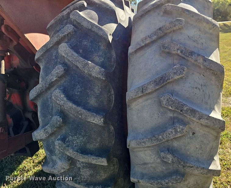 image for item DO5486 1973 International Harvester Farmall 1066 tractor