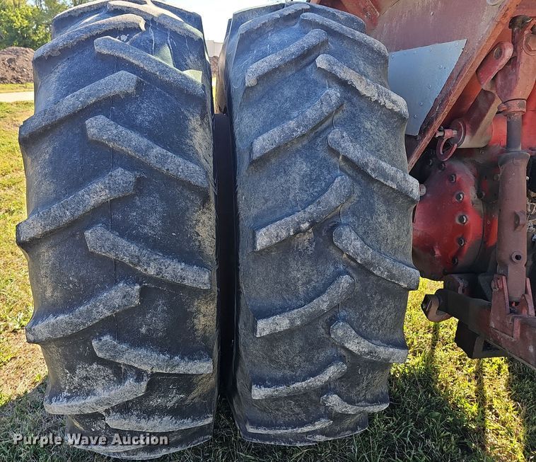 image for item DO5486 1973 International Harvester Farmall 1066 tractor