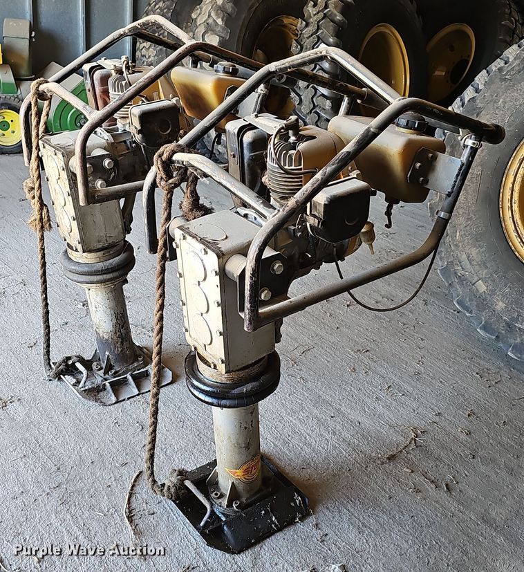 image for item DO5487 (2) Stone SVR2811 plate compactors