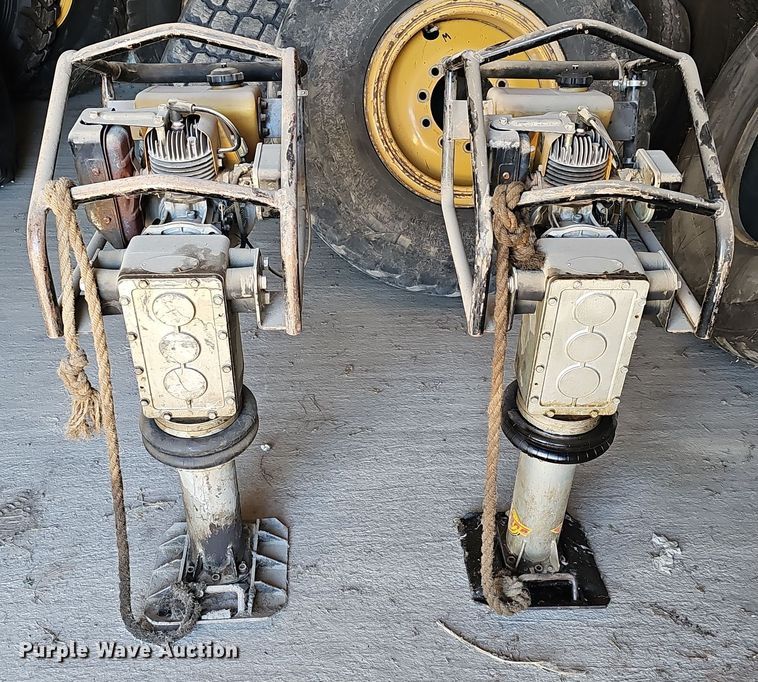 image for item DO5487 (2) Stone SVR2811 plate compactors