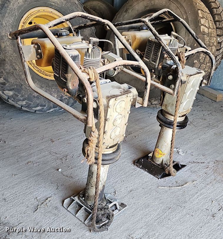 image for item DO5487 (2) Stone SVR2811 plate compactors