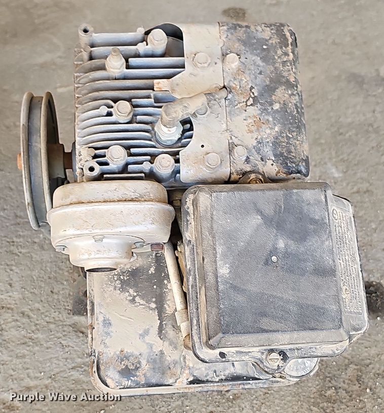 image for item DO5492 (2) Briggs & Stratton engines